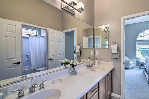 Phoenix Area Villa With Private Putting Green!