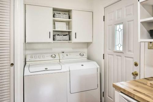 Updated Hampton Home With Yard Less Than 2 Mi To Beach!