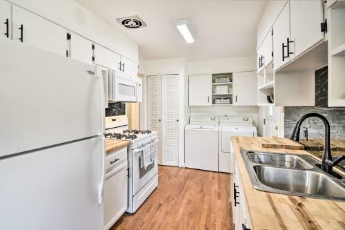 Updated Hampton Home With Yard Less Than 2 Mi To Beach!