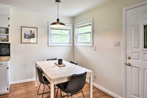 Updated Hampton Home With Yard Less Than 2 Mi To Beach!