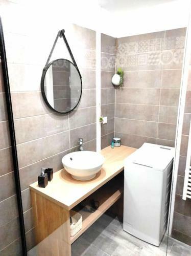 Apartamento L'antique Spa: Jacuzzi Sous Patio