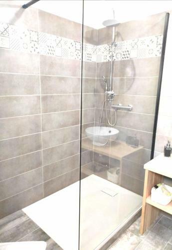 Apartamento L'antique Spa: Jacuzzi Sous Patio