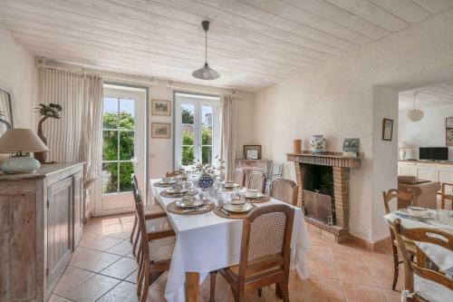Maison De Famille Et Dependances A Prefailles