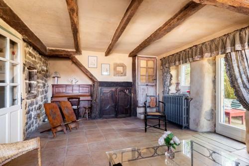 La Maison Aux Volets Bleus