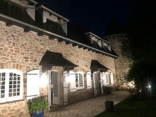 Hostal Manoir De Chantemerle