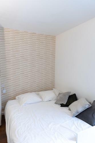 Apartamento Loris! Studio Avec Parking Et Terrasse � Troyes