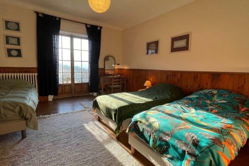 Spacious 2 Bedroom Apartment In Historic Building