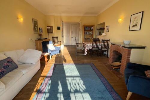 Spacious 2 Bedroom Apartment In Historic Building