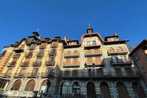 Spacious 2 Bedroom Apartment In Historic Building