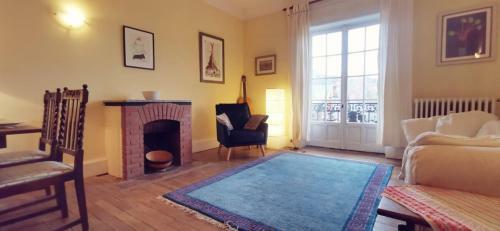 Spacious 2 Bedroom Apartment In Historic Building