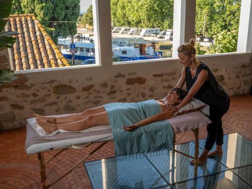 Lovely Apartment In Saint-nazaire-d'aude With Pool