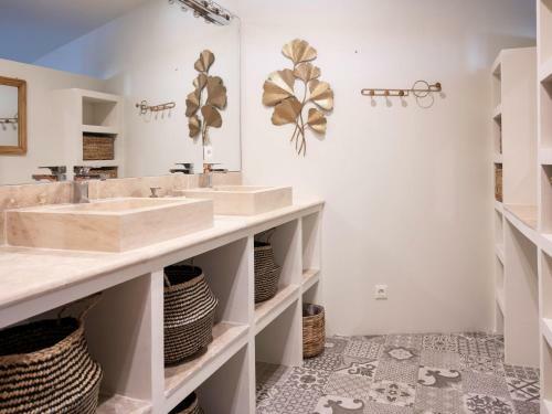 Lovely Apartment In Saint-nazaire-d'aude With Pool