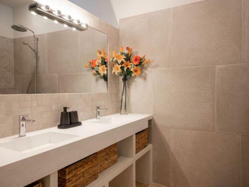 Lovely Apartment In Saint-nazaire-d'aude With Pool