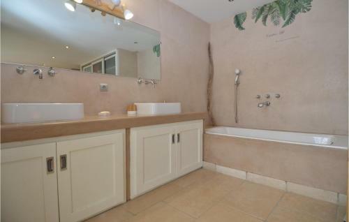 Amazing Home In Saint-paulet-de-caisso With 4 Bedrooms