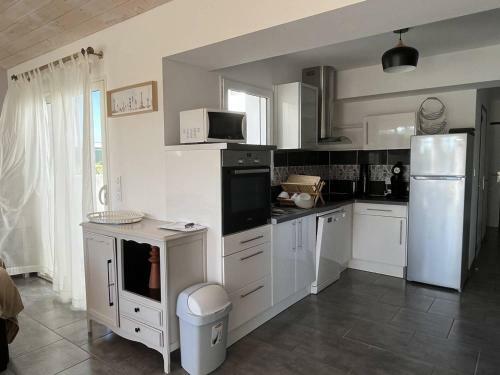 Villa Saint-pierre-d'ol�ron, 3 Bedrooms, 6 Persons - Fr-1-246a-128