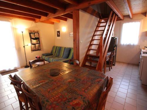 Villa Saint-pierre-d'ol�ron, 3 Bedrooms, 4 Persons - Fr-1-246a-115