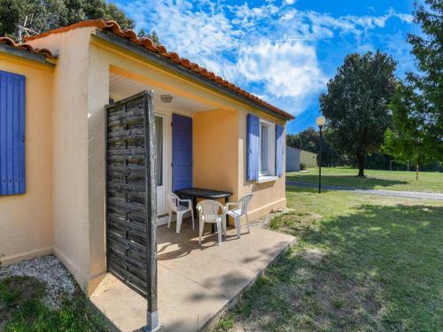 Simplistic Holiday Home In Saint-savinien With Garden