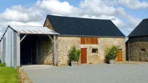 Spacious And Comfortable Fully Restored Farmhouse