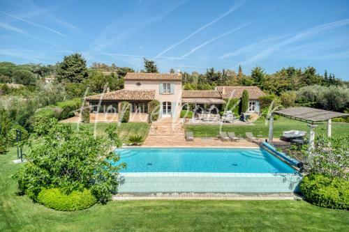 Villa Pins