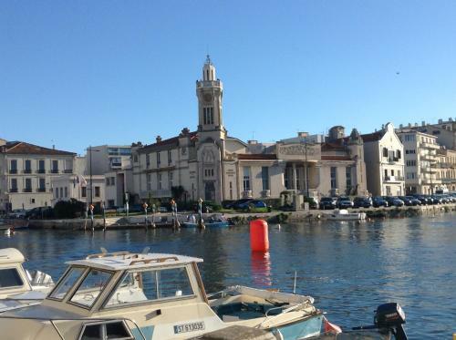 Apartamento Hidden Gem Ancr� Au C?ur De S�te & Vue Sur Mont St Clair