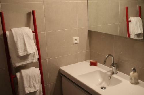Apartamento Hidden Gem Ancr� Au C?ur De S�te & Vue Sur Mont St Clair