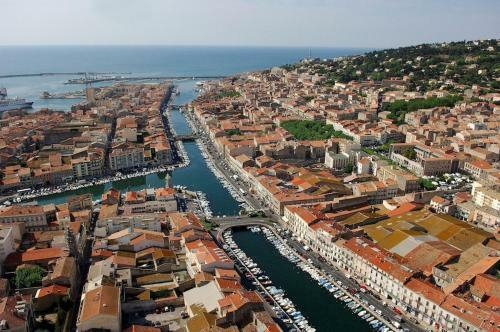 Apartamento Hidden Gem Ancr� Au C?ur De S�te & Vue Sur Mont St Clair