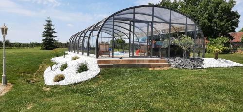 Gite La Mozanne Dans Le Perche - Piscine Couverte