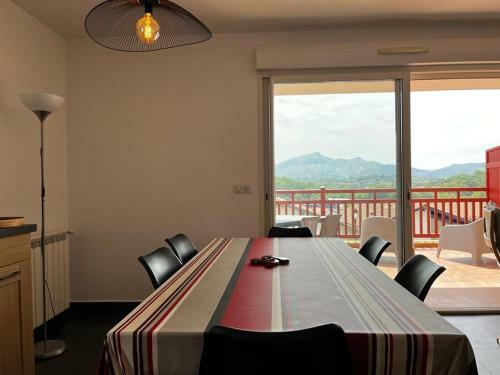 Villa Urrugne, 3 Bedrooms, 6 Persons - Fr-1-239-770