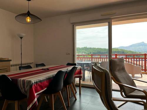 Villa Urrugne, 3 Bedrooms, 6 Persons - Fr-1-239-770