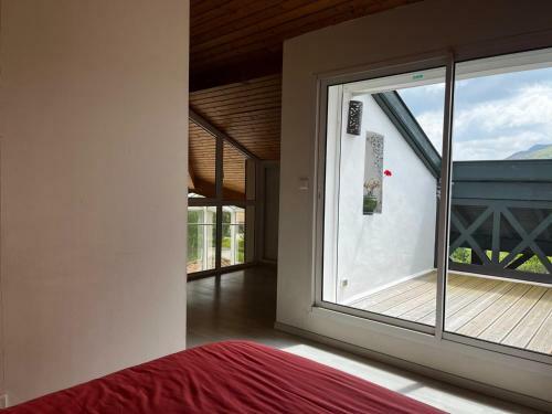 Villa Urrugne, 6 Bedrooms, 12 Persons - Fr-1-239-766