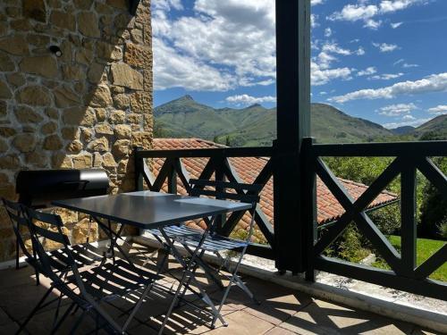 Villa Urrugne, 6 Bedrooms, 12 Persons - Fr-1-239-766