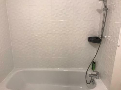 Hostal Chambre Partage 15mn Cdg 25mn Paris