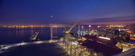 Pinnacle Hotel At The Pier