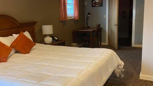 Ivey's Motor Lodge