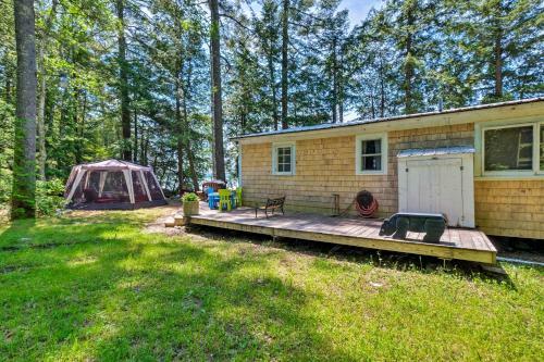 Cozy Lakefront Madison Cabin With Dock And Kayaks