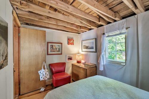 Cozy Lakefront Madison Cabin With Dock And Kayaks