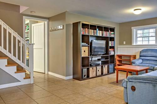 Beautiful Sandy Point Getaway With Wraparound Deck!