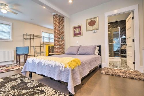 Coastal Studio Cottage With Deck - Walk To Town