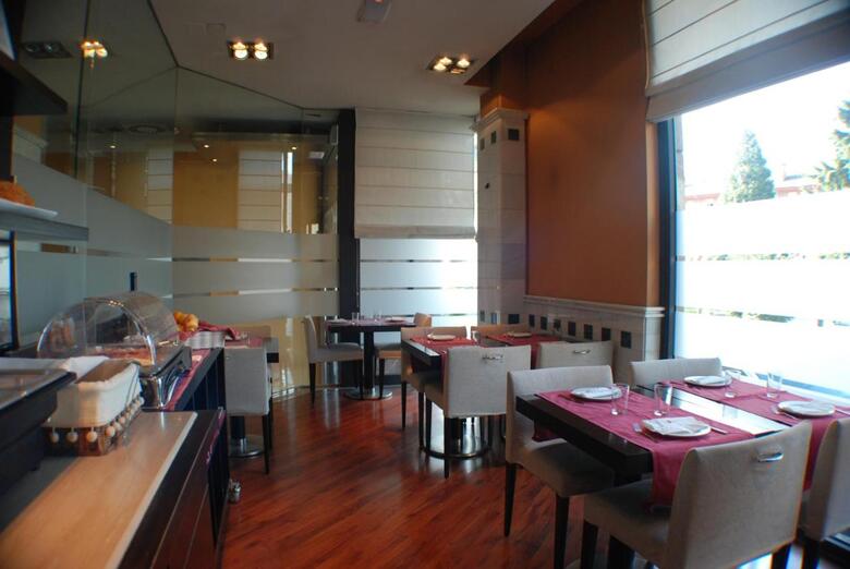 Hotel Mieres Del Camino