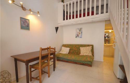 Studio Holiday Home In Crillon Le Brave