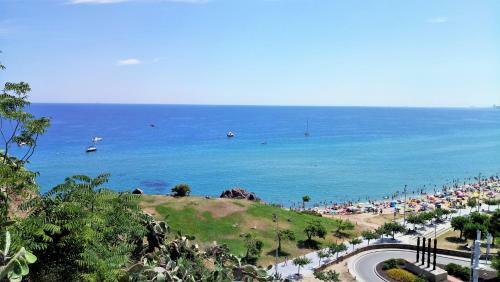 Bianca Seaview & Beach Apartment