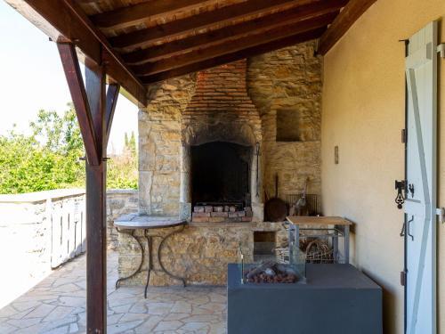 Fantastic Holiday Home In D�gagnac With Jacuzzi