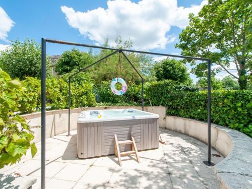 Fantastic Holiday Home In D�gagnac With Jacuzzi