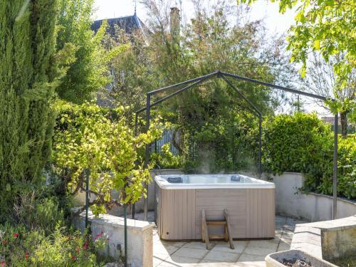 Fantastic Holiday Home In D�gagnac With Jacuzzi