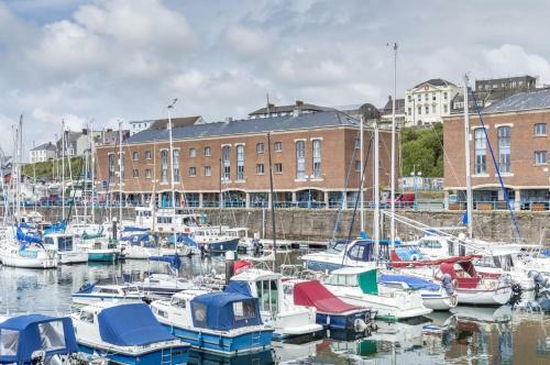 Marina View - 3 Bedroom Apartment - Milford Marina