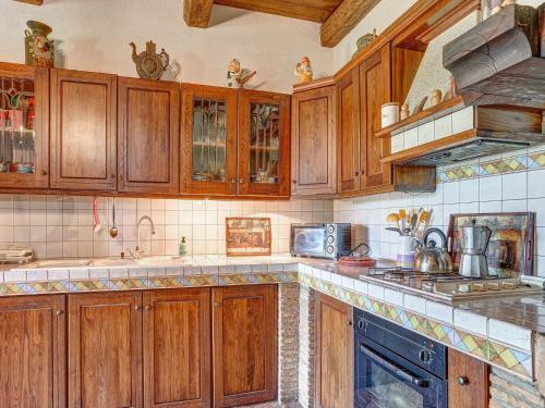 Elegant Holiday Home In Castel Viscardo With Terrace And Bbq