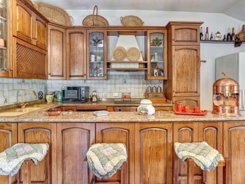 Elegant Holiday Home In Castel Viscardo With Terrace And Bbq