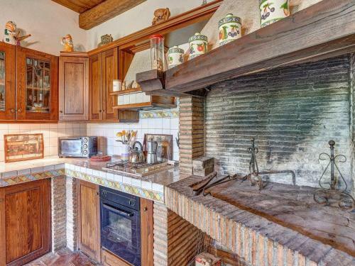 Elegant Holiday Home In Castel Viscardo With Terrace And Bbq