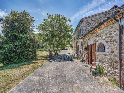 Elegant Holiday Home In Castel Viscardo With Terrace And Bbq