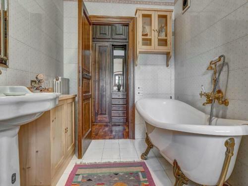 Elegant Holiday Home In Castel Viscardo With Terrace And Bbq
